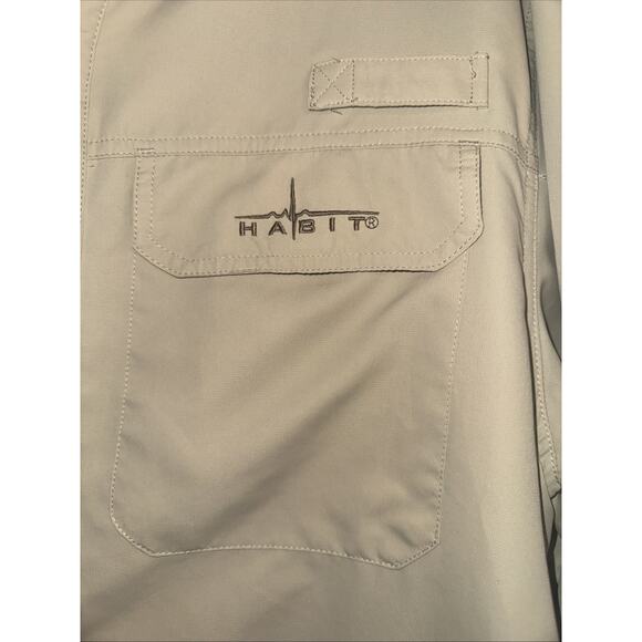 Habit Fishing Shirt Mens M Beige Pockets Caped 40+ Solar-Factor Short Sleeve - Picture 2 of 6